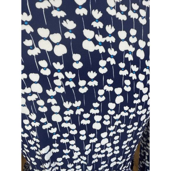 Lark & Ro Floral Print Wrap Dress in Blue and White Size Medium - Picture 5 of 7
